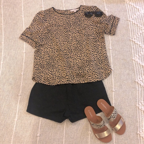 🦚HP🦚 LOFT Leopard Print Blouse - Picture 2 of 11